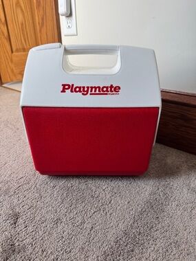 Little Playmate by Igloo Cooler 7 Qt. Red White Top Push Button